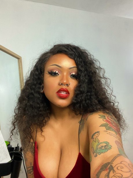 _Goth Step Mom_ model naked pic