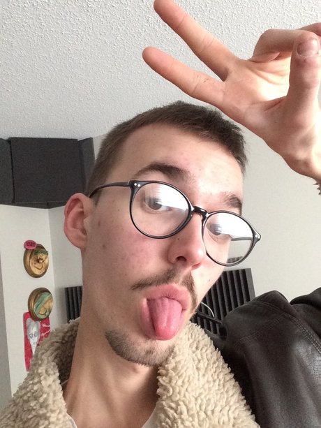 ClumsyDutch pornstar img