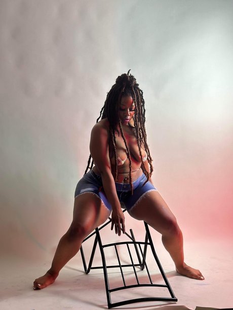 Naturally Nyke best star picture