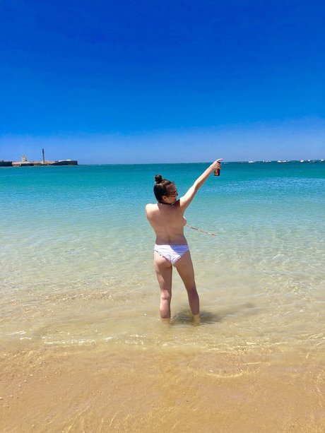 nat rat_ model adult picture