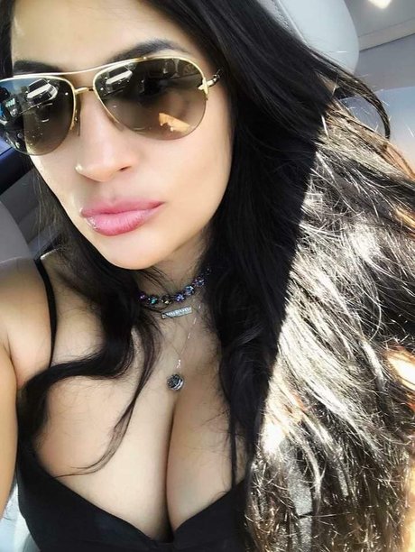 Tmoore33 model hot images