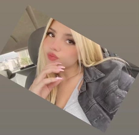 _Natalie Camila_ pretty actress image