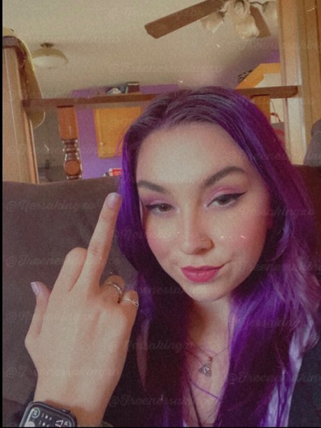 Goddess Smokin Nessa Free_ porn model picture