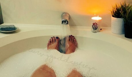 Curvy Goddess Freya_ star high quality image