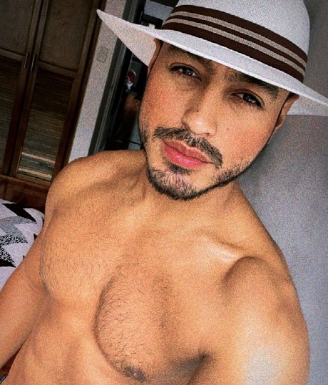 Cristian Su rez nude star img