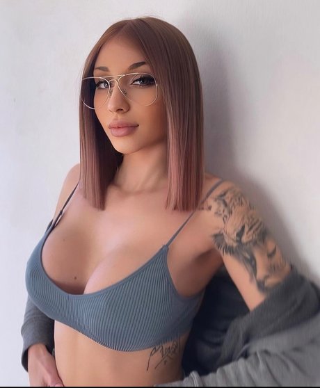 V DEOCALL LUUU_ nude model image