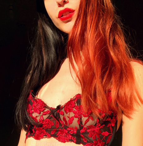 Cariad PORN ON PAGE erotic model galleries