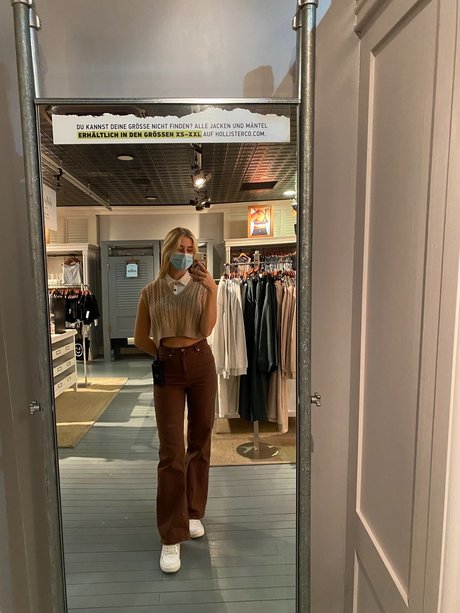 Sarah Adams exclusive actress images