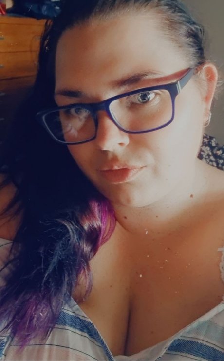 Schneil model pornographic photos