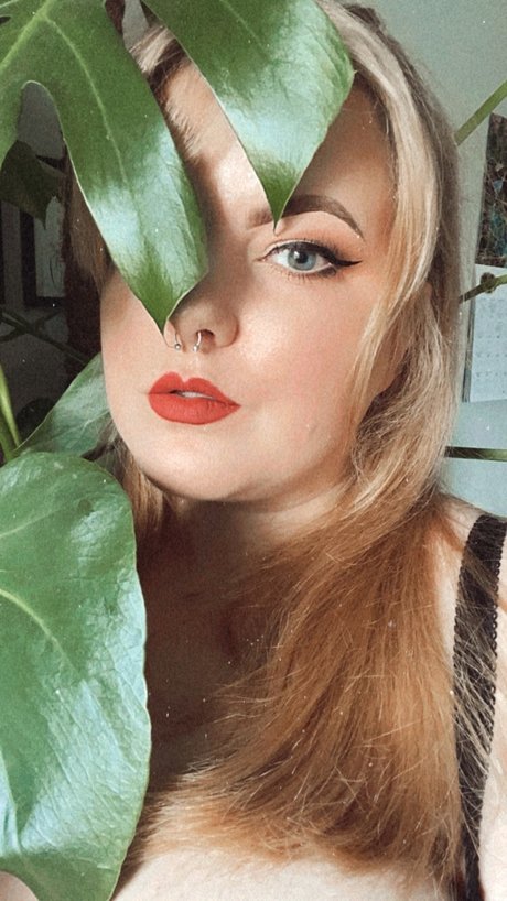 Curvy Meg free actress pics