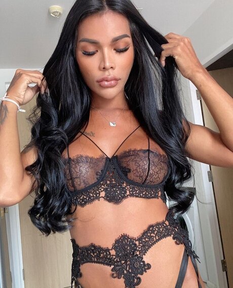 French Baguette naked star image