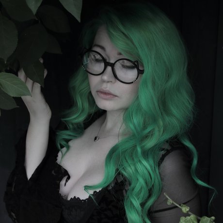 Carame1ine model sexy photos