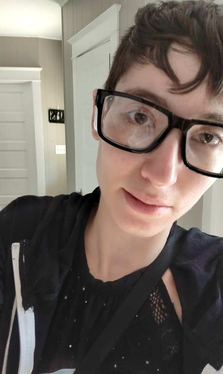 Eiko Tenshi star art pictures