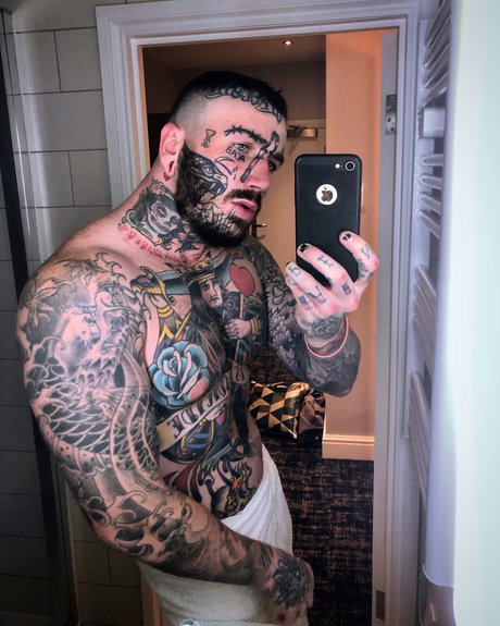 Dariusz naked model pics