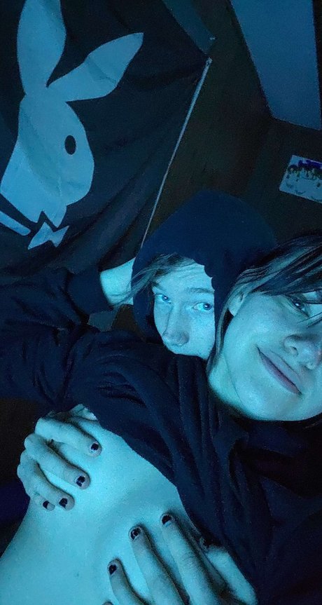 BadgerAndBunni model free pics