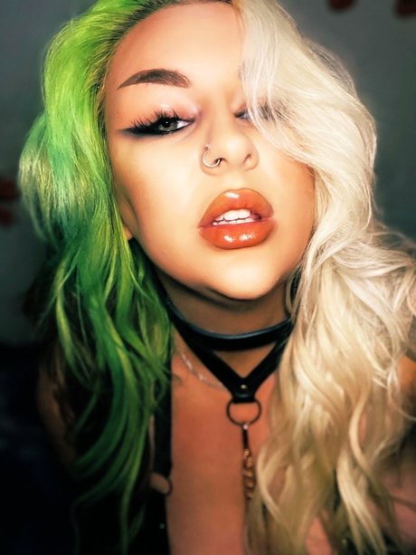 Irish Fox model sexy pic