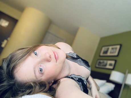 MS CROWN hd pornstar image