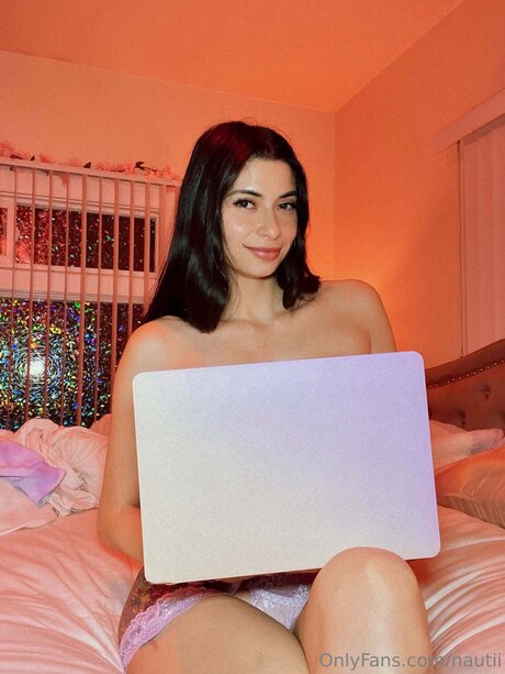 nautii_ model pretty photo