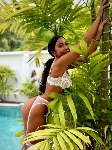 Naughty Cho free star img