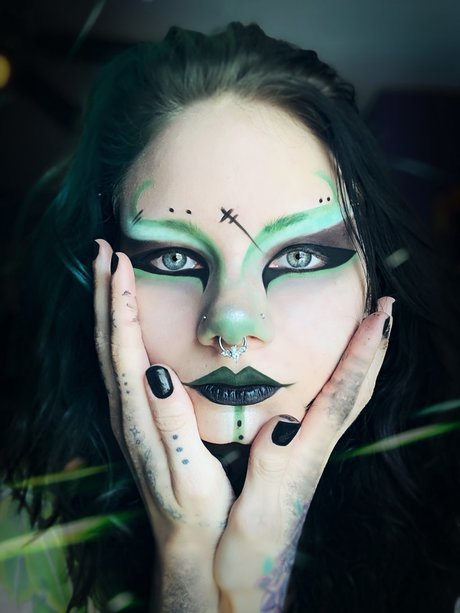 Bear FREE PAGE_ erotic model picture