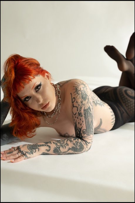 all hayl naked model image