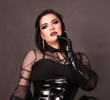 AllindaBack porn model picture