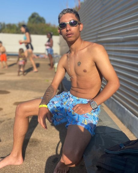 Alexsander pretty actress photos