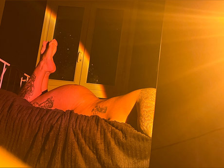 Neni Moon model galleries