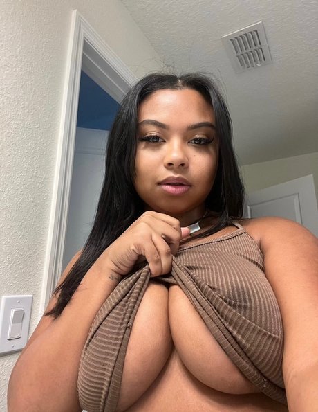 Nely model hot archive