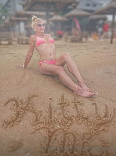 Kitty Mia model porn gallery