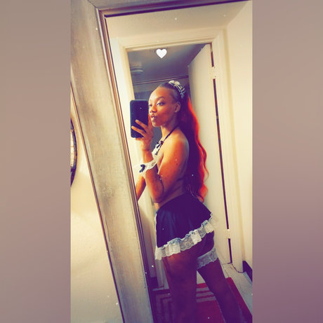 RoyaltyKeyys erotic star images