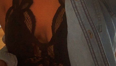 Nicole Kaye exclusive model pic