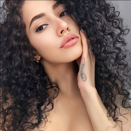 Nikki Sultry exclusive model archive