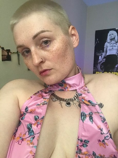 Nicki brand exclusive model img