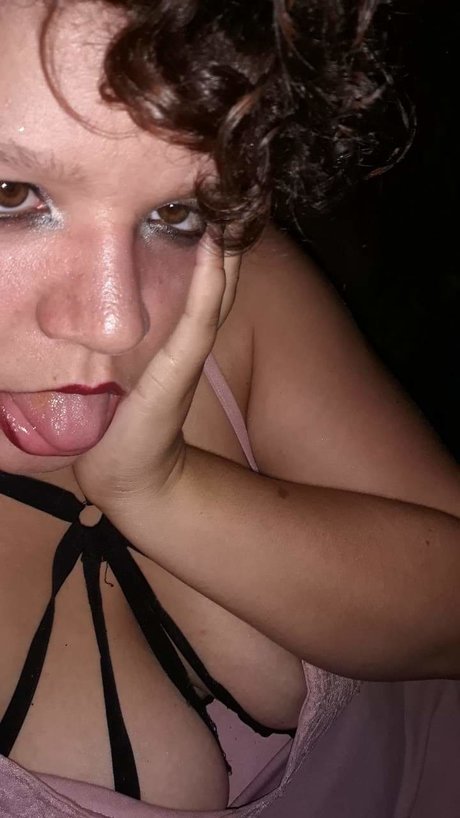 Neveenya model naked photos