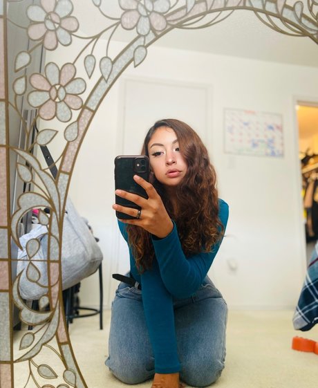 Sarah Cudi art model images