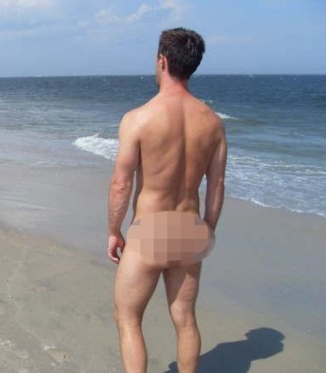 Bare Beach Bum star art gallery