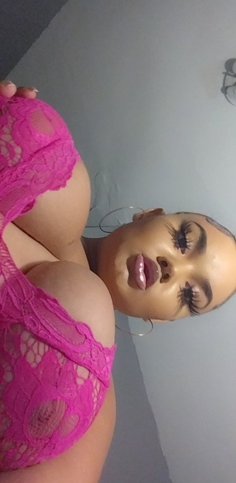 Henny 304 model erotic image