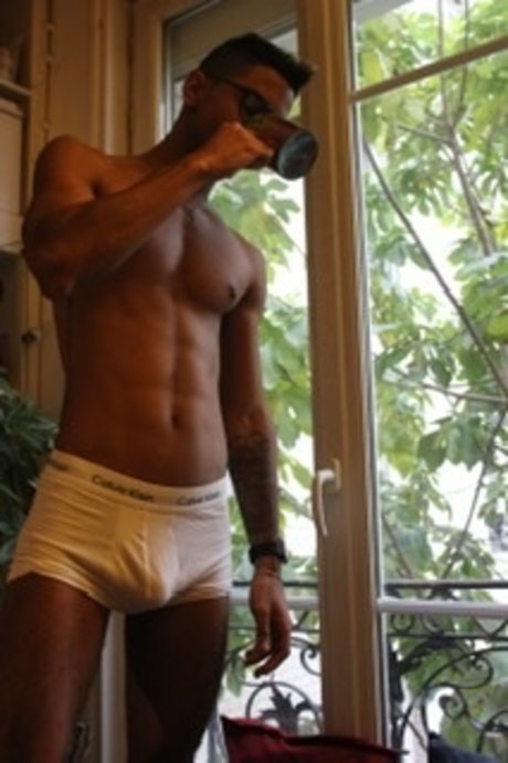 joekingdom39 erotic model gallery