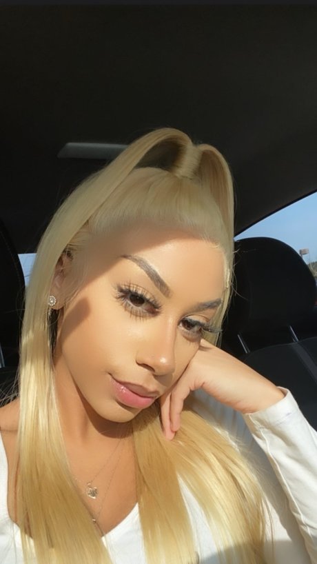 Balencei pornstar naked picture