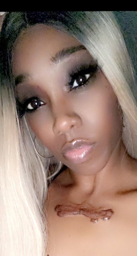 Nikkimonetxxx model sexy photos