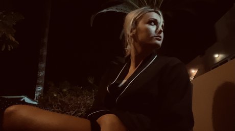 Nicotik sex actress gallery