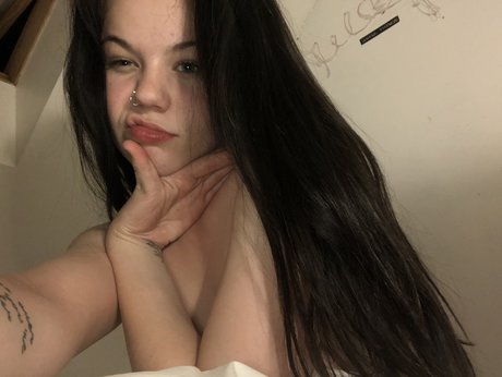 Effy Valentine xxx pornstar image