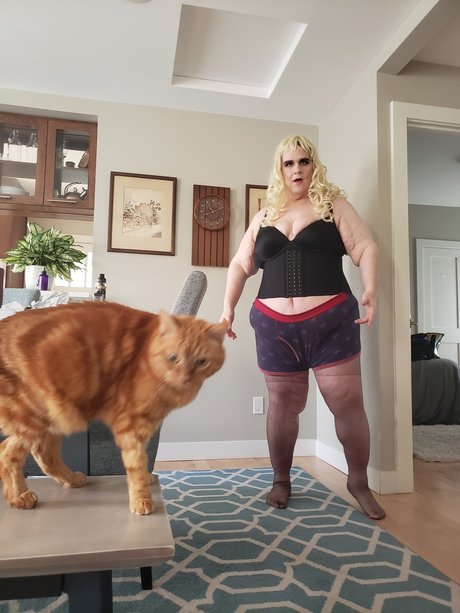 Billy the Fridge star hot photos