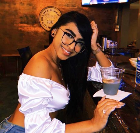 Alvna pornstar top images