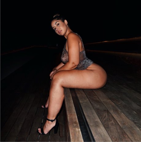 Niloo pornographic star archive