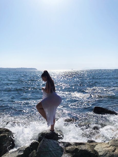 Niloo pornstar nude pic