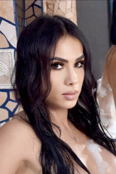 Niky Ladyboy_ model erotic pictures