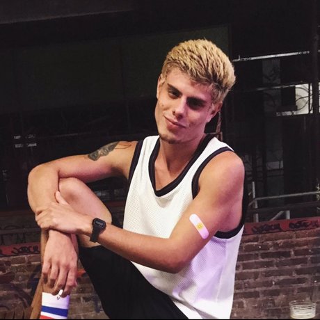 Niko 22 star hot pic