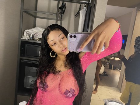 Sweettitss star exclusive pic